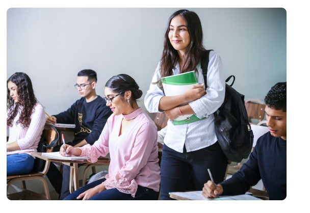 Diversité étudiants salle de classe enseignement supérieur